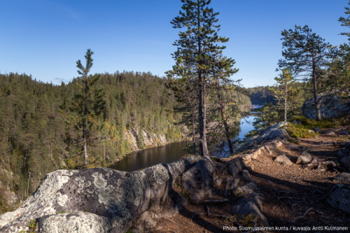 Kainuu-Trail-2022-Hossa-National-Park-Finland-polkujuoksu-trail-running-the-Julma-Olkky-canyon-lake-view-500px.jpg